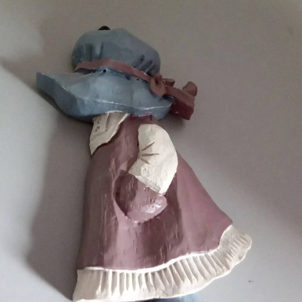 Vintage Sunbonnet Sue Style Wall Hook Blue Mauve Girl Decorative Resin Key Rack